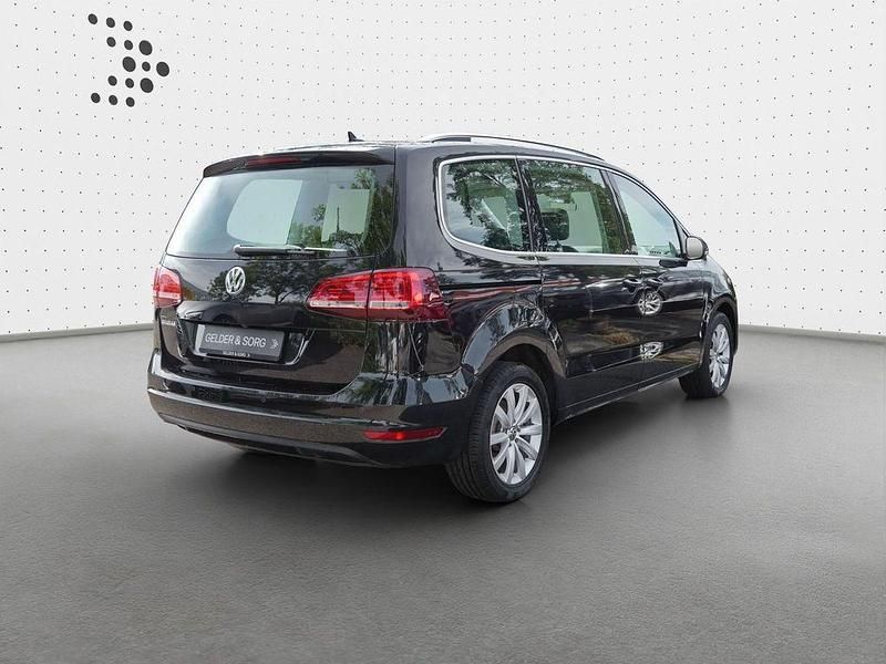 Gebraucht VW Sharan Highline 150 PS (110 kW) 2022 Deep black perleffekt Van / Kleinbus