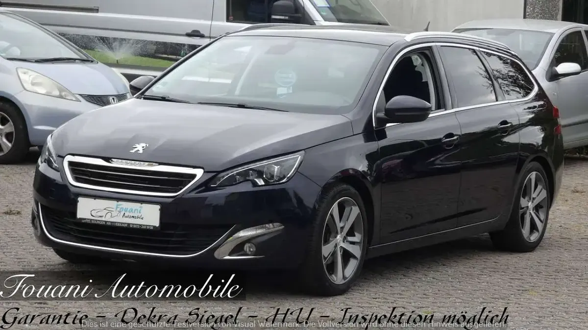 Gebraucht Peugeot 308 Allure 131 PS (96 kW) 2015 Encreblau oder dark blu Kombi