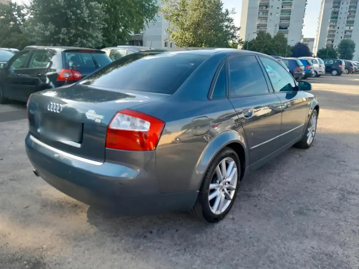 Gebraucht Audi A4 130 PS (95 kW) 2001 Grau Limousine