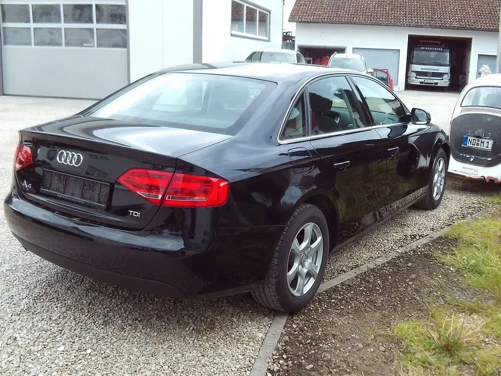 Gebraucht Audi A4 Attraction 143 PS (105 kW) 2011 Schwarz Limousine