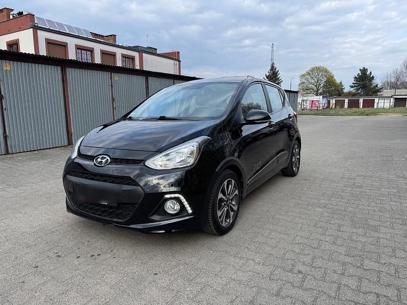 Schwarz Gebraucht 2015 Hyundai i10 Kleinwagen | 6.300 € (Etwas zu teuer) - Bild 1/4