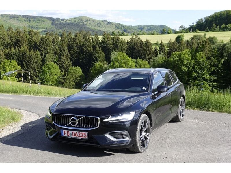 Schwarz Gebraucht 2021 Volvo V60 Inscription Kombi | 32.890 € (Fairer Preis) - Bild 1/4
