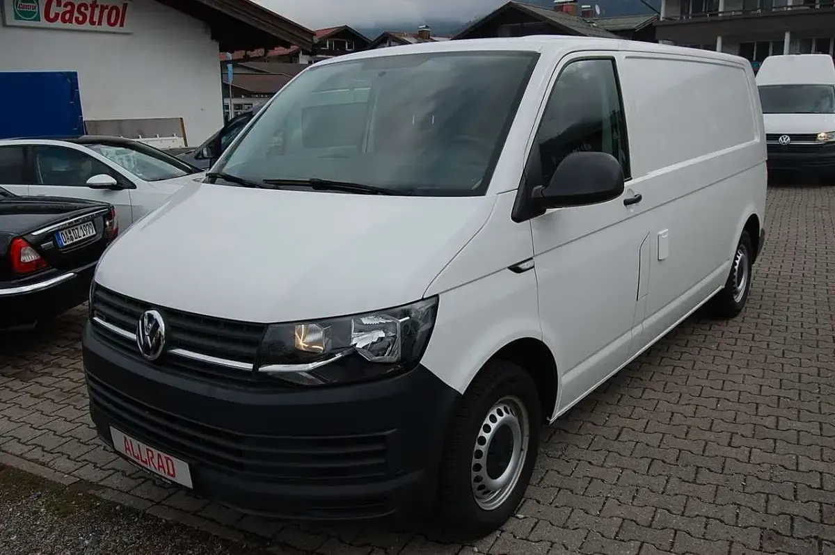 Gebraucht VW Transporter 150 PS (110 kW) 2019 Candyweiss Van