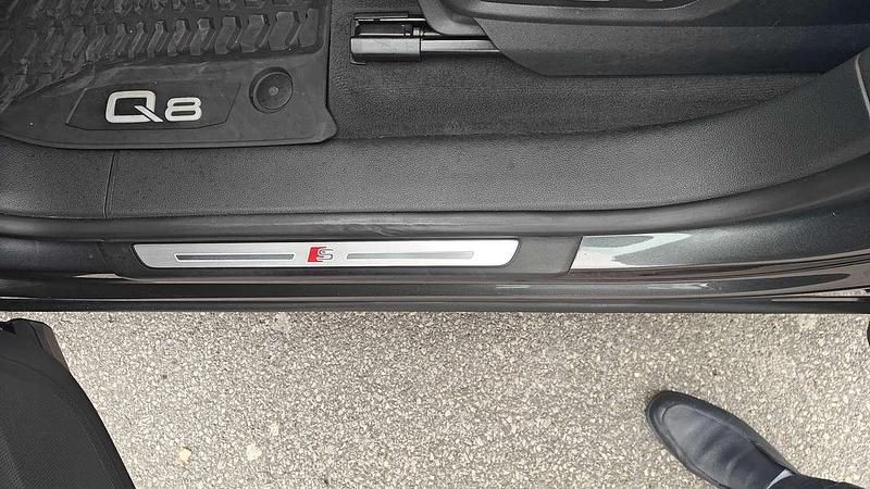 Gebraucht Audi Q8 S-Line 286 PS (210 kW) 2019 Grau SUV