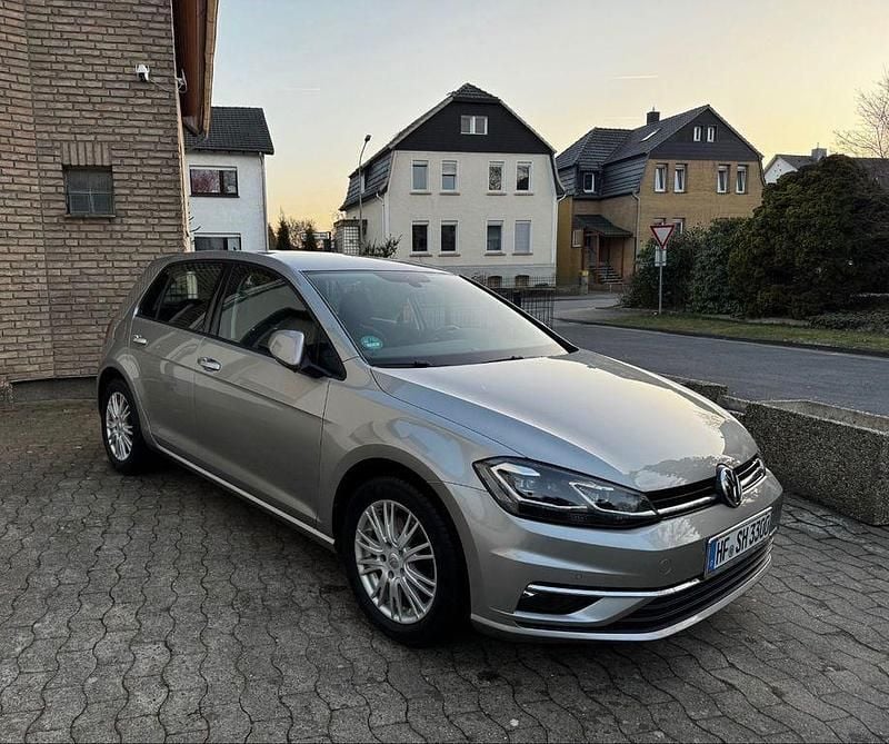 Gebraucht VW Golf VII Highline 125 PS (91 kW) 2017 Grau Limousine