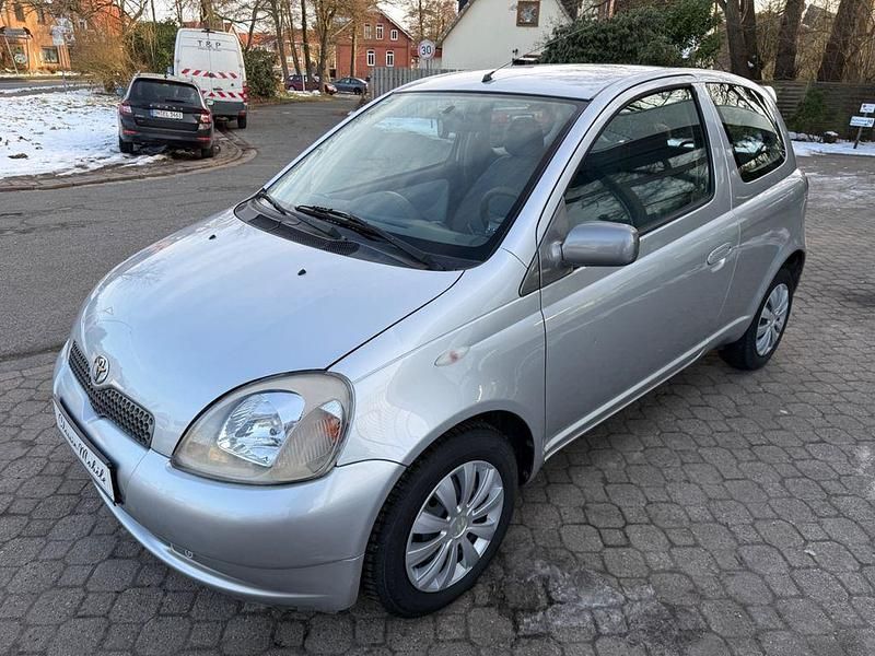Gebraucht Toyota Yaris Terra 86 PS (63 kW) 2001 Silber Kleinwagen