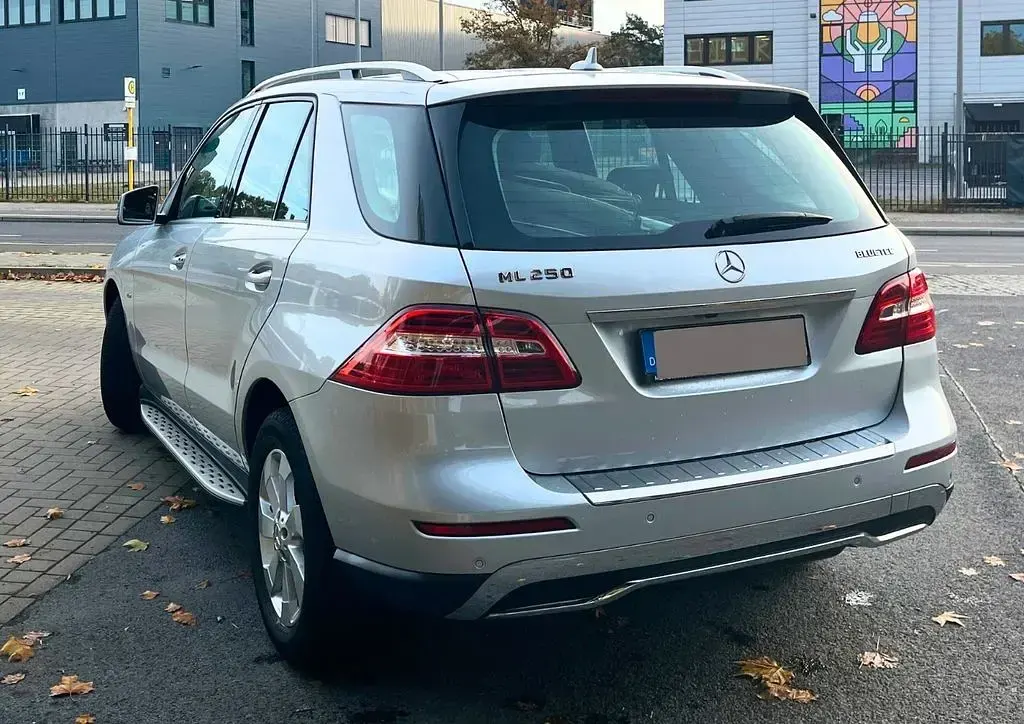 Gebraucht Mercedes ML250 204 PS (150 kW) 2012 Silber SUV