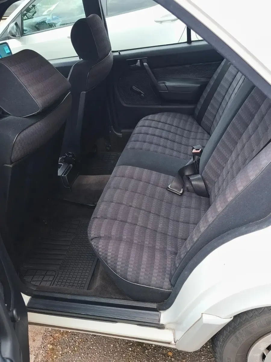 Gebraucht Mercedes 190 109 PS (80 kW) 1990 Weiß Limousine