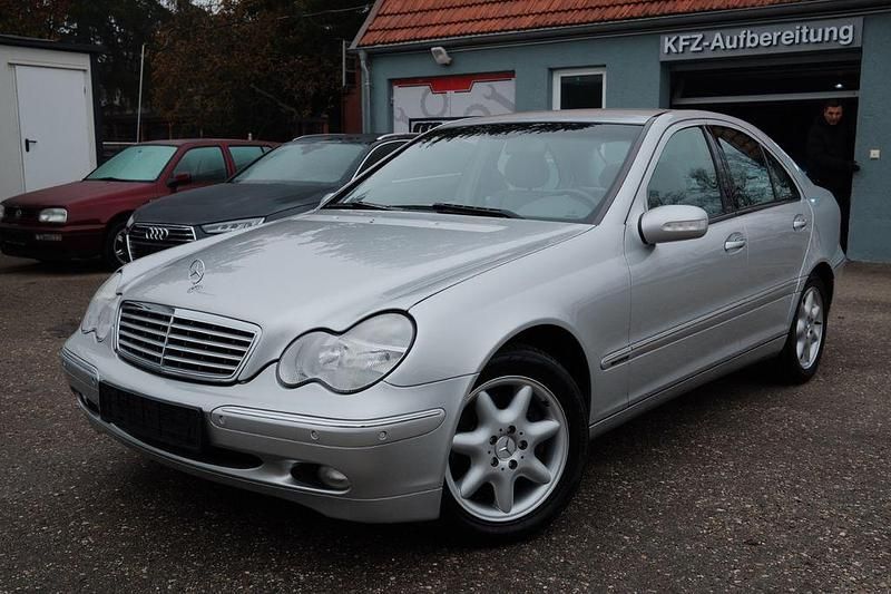 Silber Gebraucht 2003 Mercedes C240 Limousine | 3.995 € (Fairer Preis) - Bild 1/4