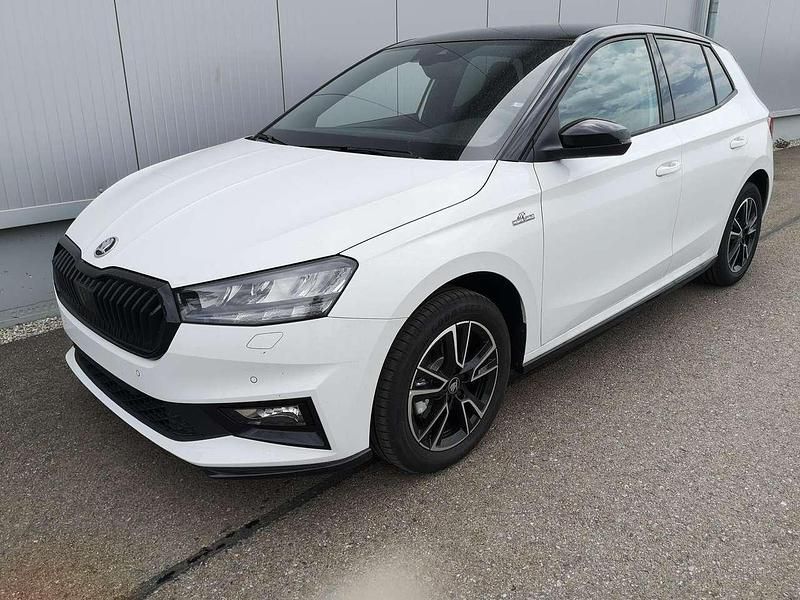 Moonwhite metallic Neu 2025 Skoda Fabia Monte Carlo Kleinwagen | 28.040 € (Fairer Preis) - Bild 1/3