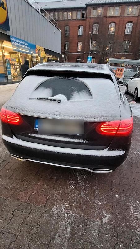 Gebraucht Mercedes C220 170 PS (125 kW) 2015 Schwarz Kombi