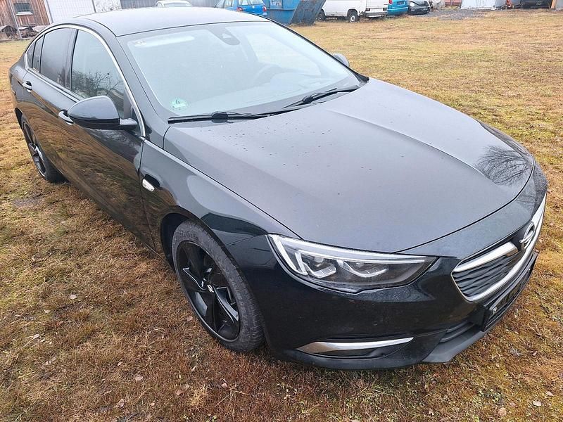 Schwarz Gebraucht 2020 Opel Insignia Exklusiv Limousine | 8.950 € (Superpreis) - Bild 1/4
