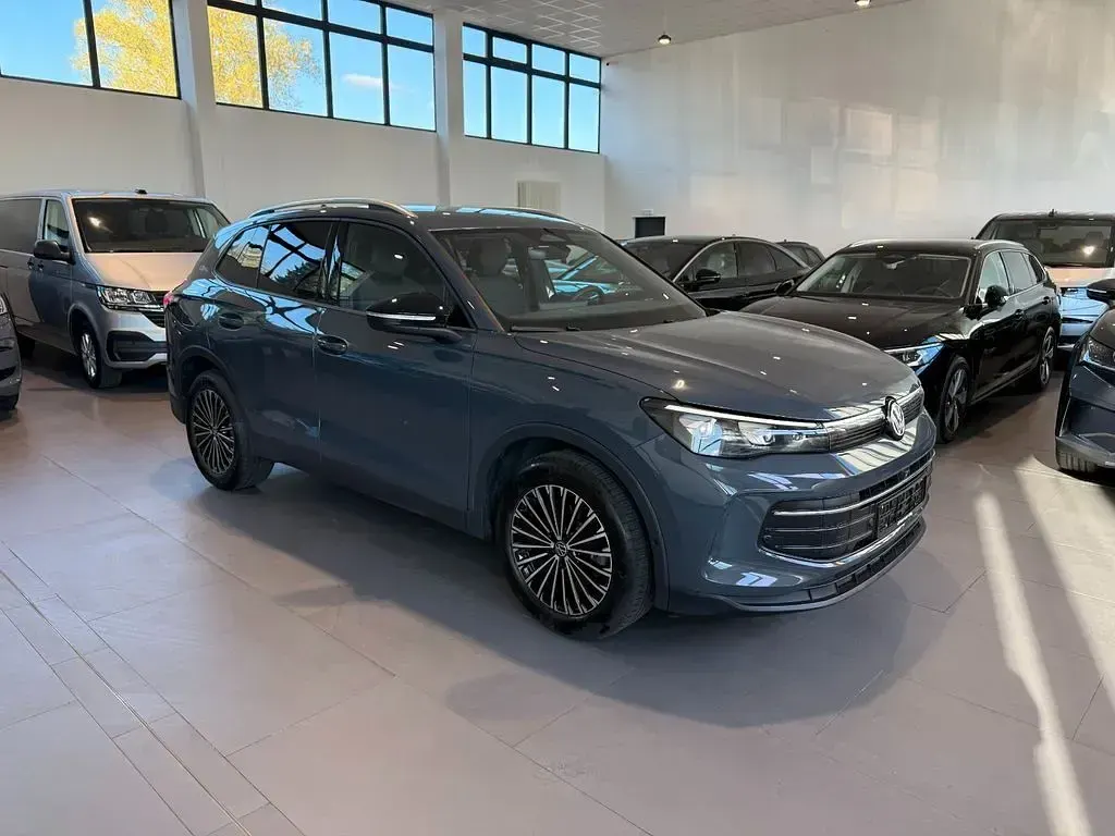 Gebraucht VW Tiguan Goal 150 PS (110 kW) 2025 Grau SUV