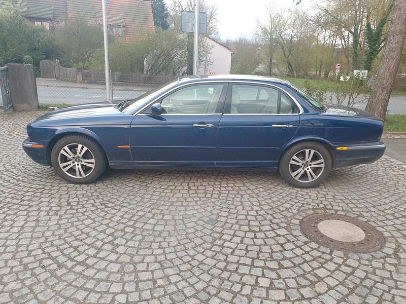 Second-hand Jaguar XJ 2005 Albastru Berlinǎ