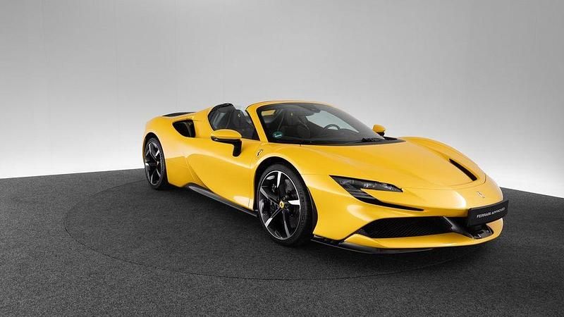 Gebraucht Ferrari SF90 999 PS (734 kW) 2022 Gelb Cabrio