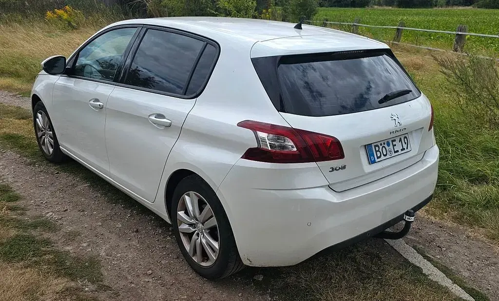 Gebraucht Peugeot 308 Active 82 PS (60 kW) 2013 Weiß Limousine