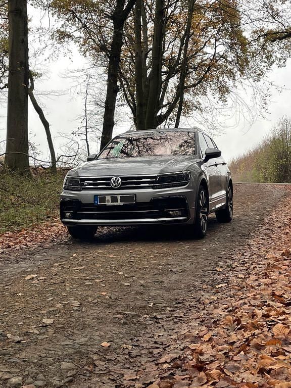 Silber Gebraucht 2020 VW Tiguan Allspace R-line SUV | 34.400 € (Etwas zu teuer) - Bild 1/4