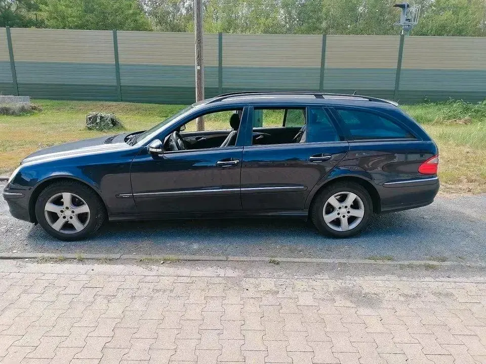 Gebraucht Mercedes E220 Avantgarde 170 PS (125 kW) 2009 Blau Kombi