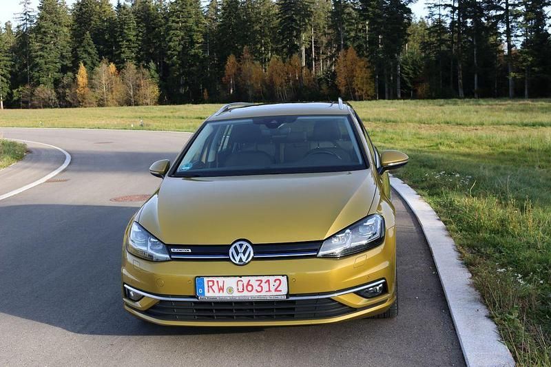 Gebraucht VW Golf VII Highline 131 PS (96 kW) 2018 Gelb Kombi