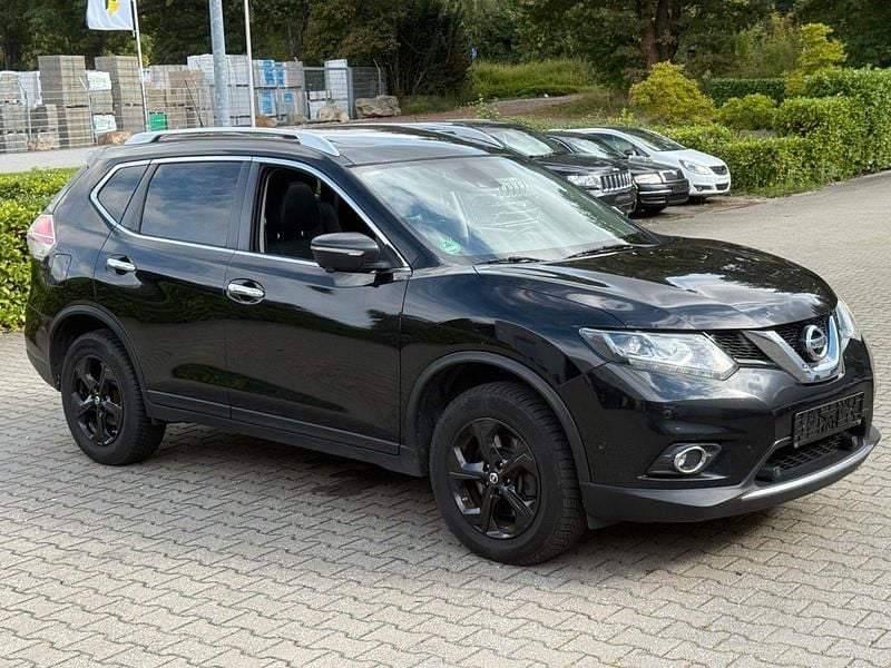 Schwarz Gebraucht 2017 Nissan X-Trail Tekna SUV | 9.990 € (Superpreis) - Bild 1/2
