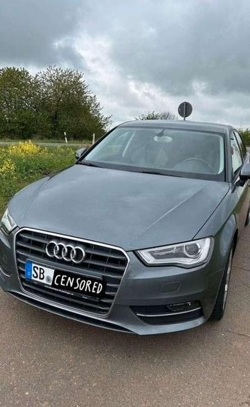 Grau Gebraucht 2014 Audi A3 Ambiente Limousine | 12.600 € (Superpreis) - Bild 1/4