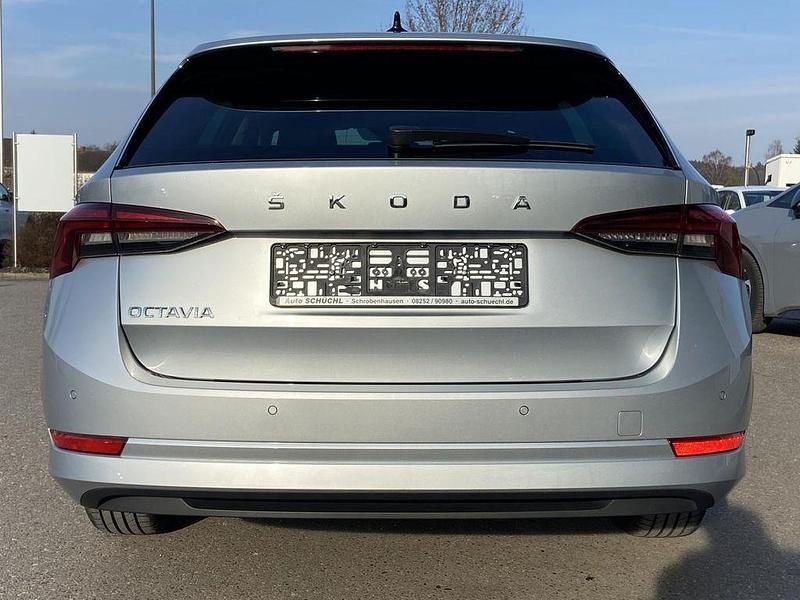 Gebraucht Skoda Octavia 116 PS (85 kW) 2021 Brilliant silber metallic Kombi