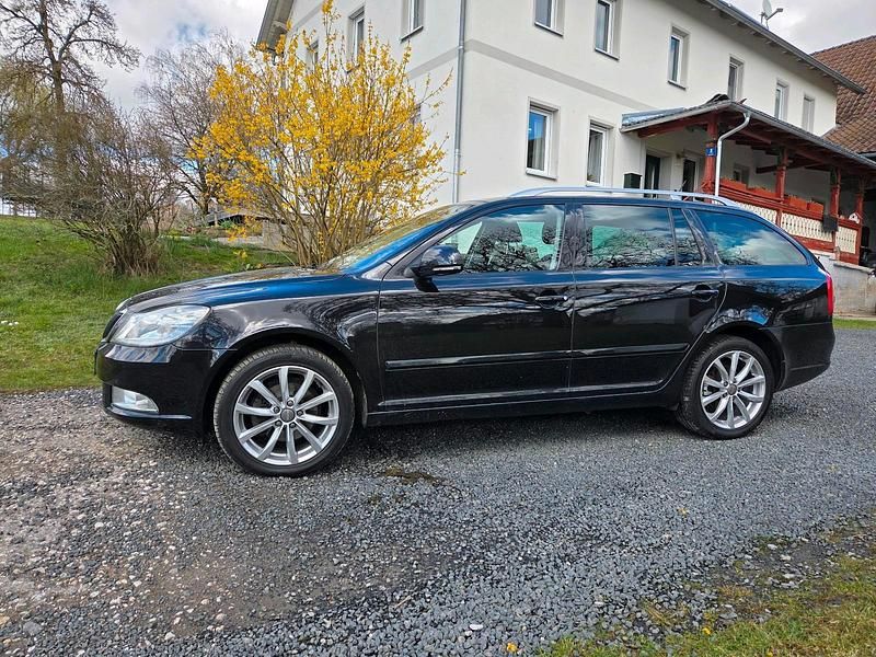 Gebraucht Skoda Octavia 140 PS (102 kW) 2012 Schwarz Kombi