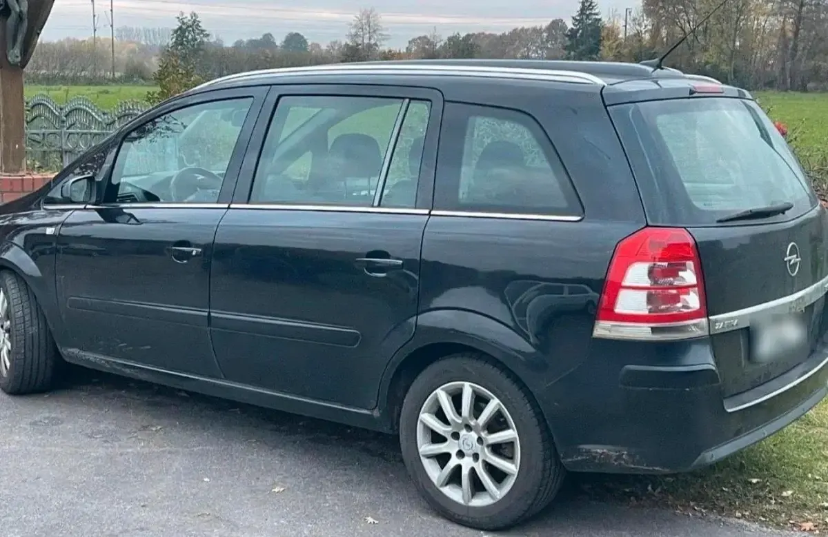 Gebraucht Opel Zafira 120 PS (88 kW) 2008 Schwarz Van / Kleinbus