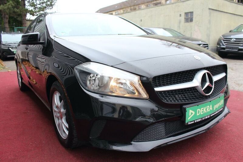 Schwarz Gebraucht 2017 Mercedes A160 Limousine | 15.482 € (Guter Preis) - Bild 1/4