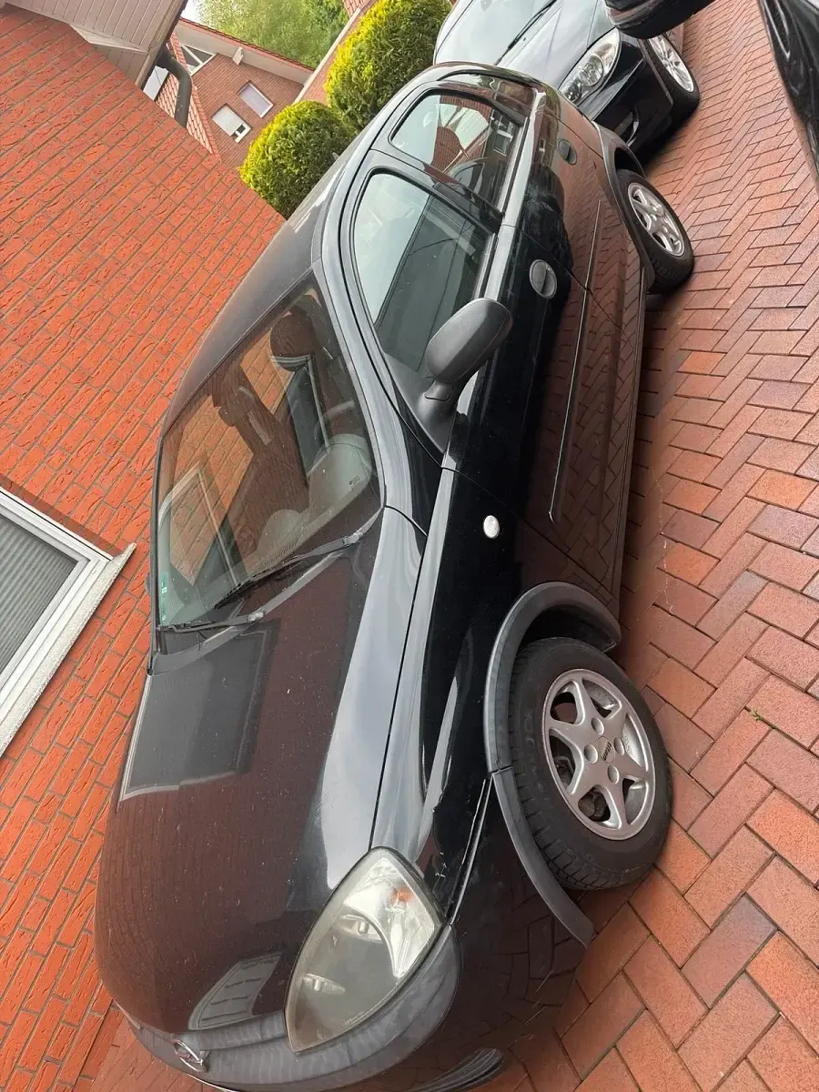 Używany Opel Corsa 43 KM (31 kW) 2002 Czarny Hatchback
