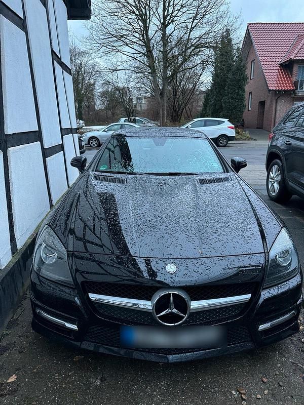 Schwarz Gebraucht 2011 Mercedes SLK200 Cabrio | 13.800 € - Bild 1/4
