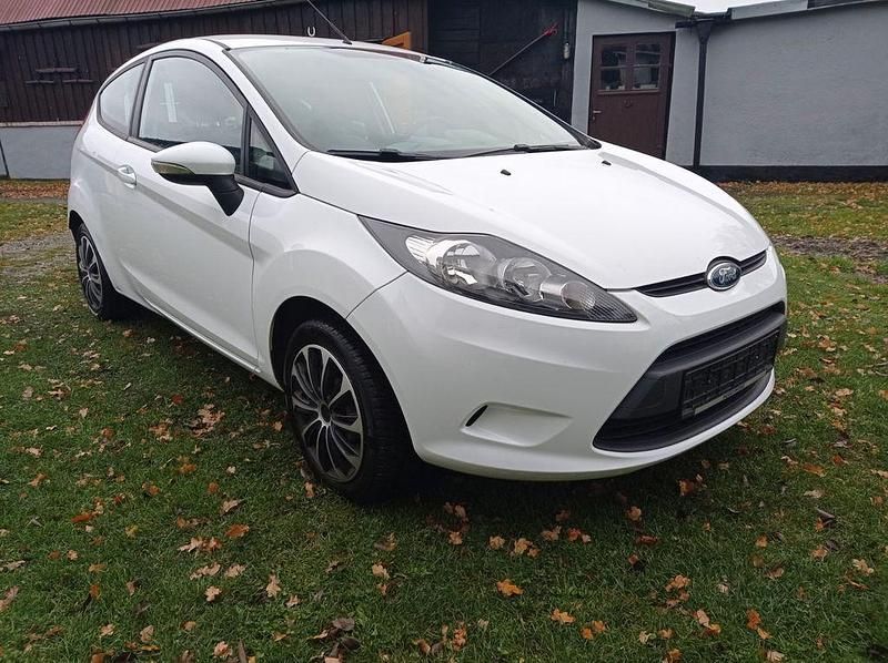Weiß Gebraucht 2010 Ford Fiesta Trend Kleinwagen | 2.890 € (Guter Preis) - Bild 1/4