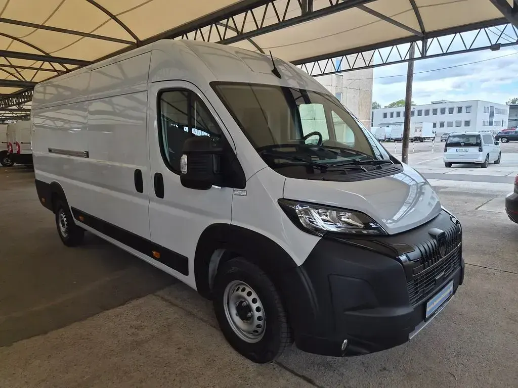 Gebraucht Peugeot Boxer 140 PS (102 kW) 2025 Weiß Van