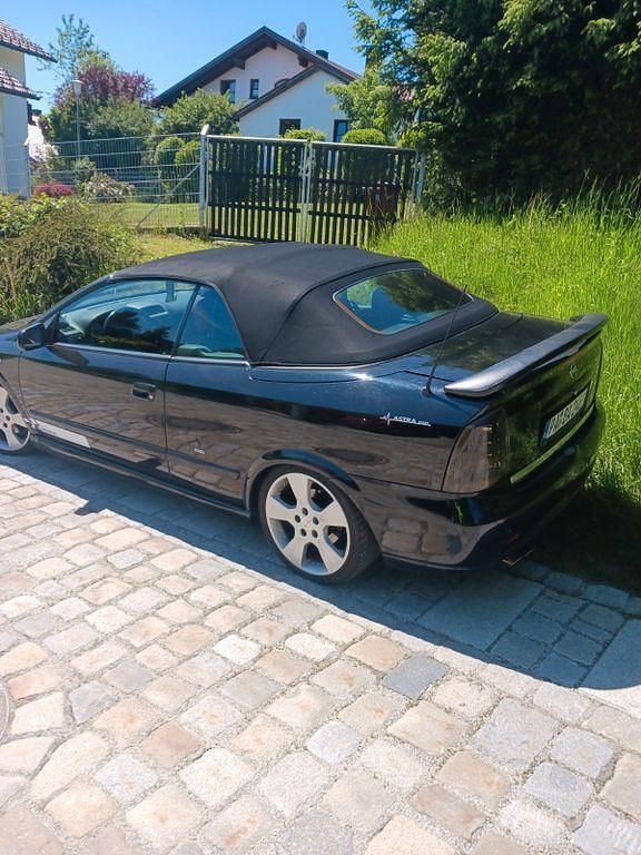 Gebraucht Opel Astra Cabriolet 147 PS (108 kW) 2004 Schwarz Cabrio
