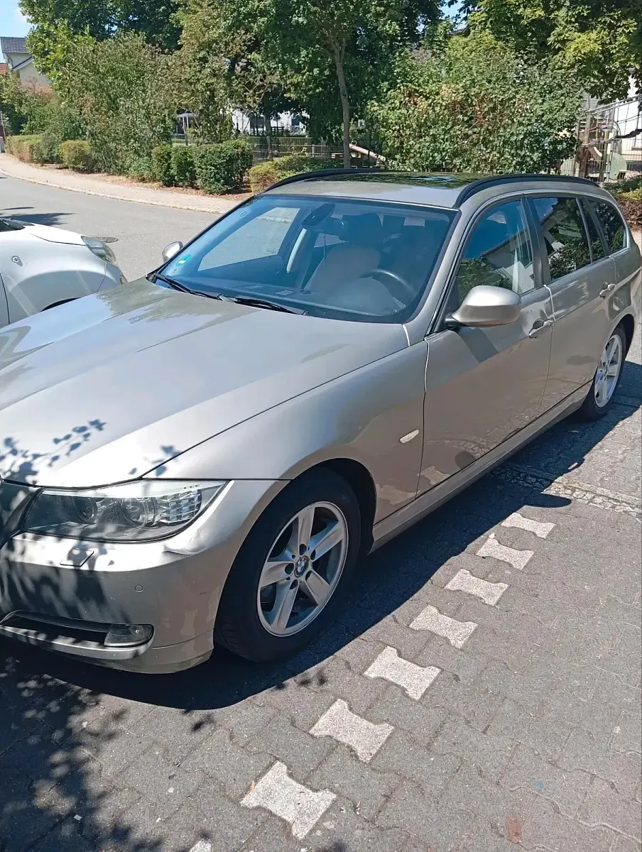 Gebraucht BMW 320 184 PS (135 kW) 2012 Braun Kombi
