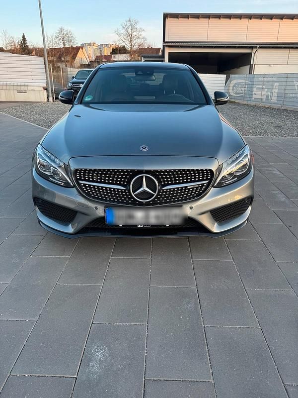Grau Gebraucht 2017 Mercedes C400 Limousine | 26.200 € (Fairer Preis) - Bild 1/4