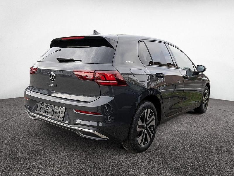 Gebraucht VW Golf VIII 116 PS (85 kW) 2026 Grau Limousine