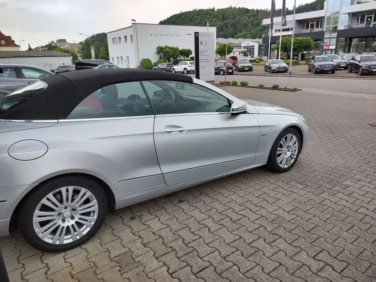 Gebraucht Mercedes E250 Avantgarde 204 PS (150 kW) 2010 Silber Cabrio