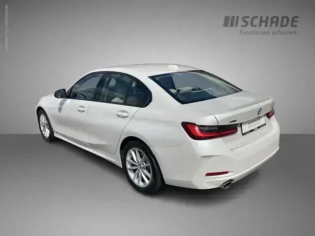 Gebraucht BMW 330 Sport Line 286 PS (210 kW) 2025 Mineralweiss metallic Limousine