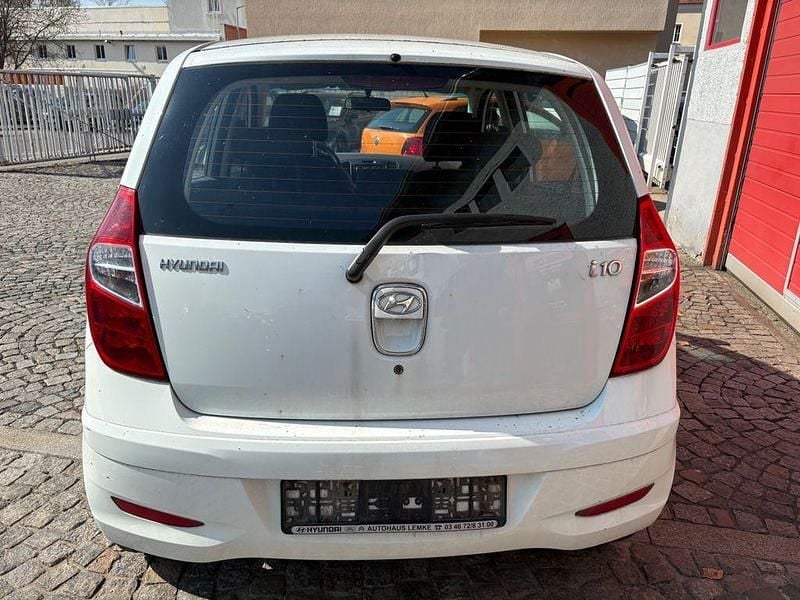 Gebraucht Hyundai i10 Edition 69 PS (50 kW) 2013 Weiß Kleinwagen