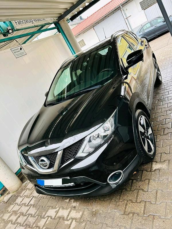 Gebraucht Nissan Qashqai 130 PS (95 kW) 2015 Schwarz SUV