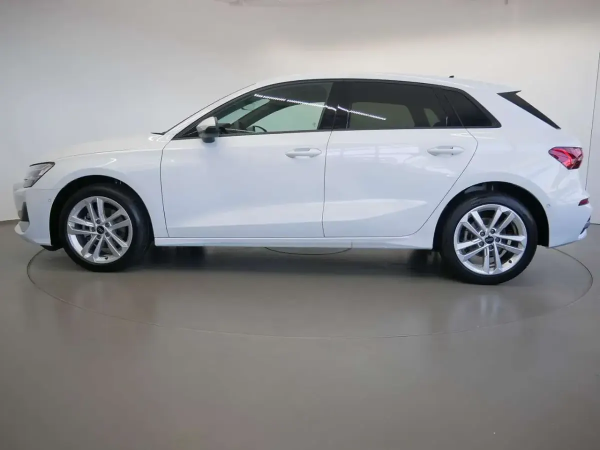 Gebraucht Audi A3 Advanced 150 PS (110 kW) 2025 Gletscherweiss metallic Limousine