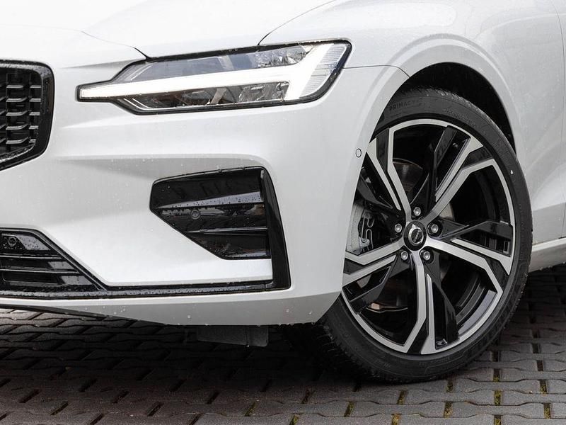 Neu Volvo V60 Plus 197 PS (144 kW) 2025 Weiß Kombi