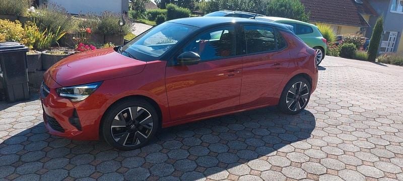 Rot Gebraucht 2021 Opel Corsa-e GS Line Kleinwagen | 17.500 € (Teuer) - Bild 1/4