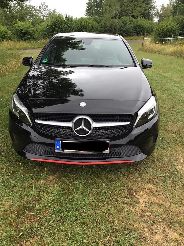 Schwarz Gebraucht 2016 Mercedes A160 Limousine | 11.000 € (Guter Preis) - Bild 1/4