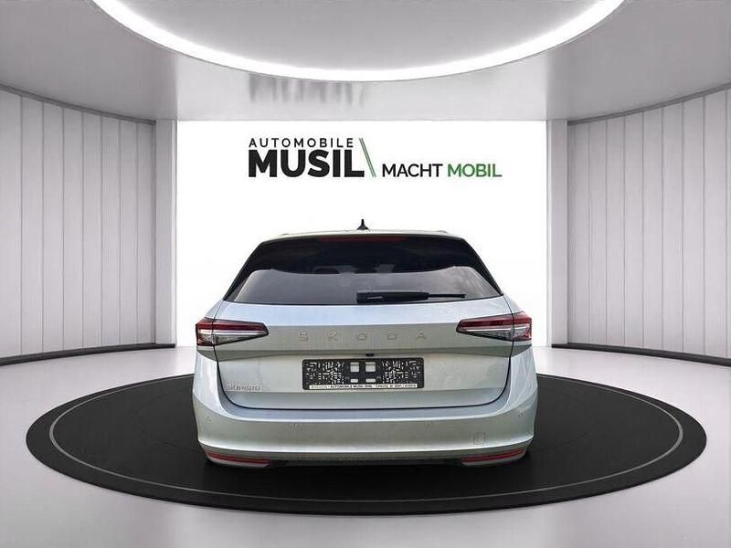 Gebraucht Skoda Superb Selection 150 PS (110 kW) 2024 Pebble silber metallic Limousine