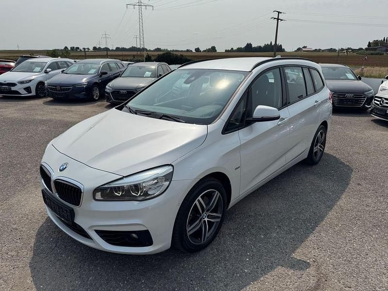 Weiß Gebraucht 2016 BMW 218 Gran Tourer Sport Line Van / Kleinbus | 12.590 € (Etwas zu teuer) - Bild 1/4