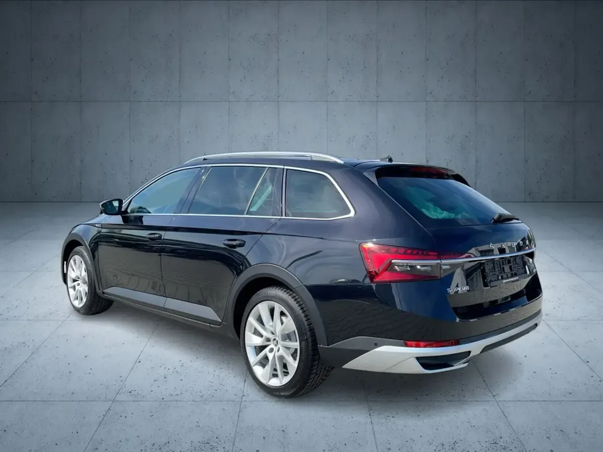 Gebraucht Skoda Superb 200 PS (147 kW) 2022 Blackmagic perleffekt Kombi