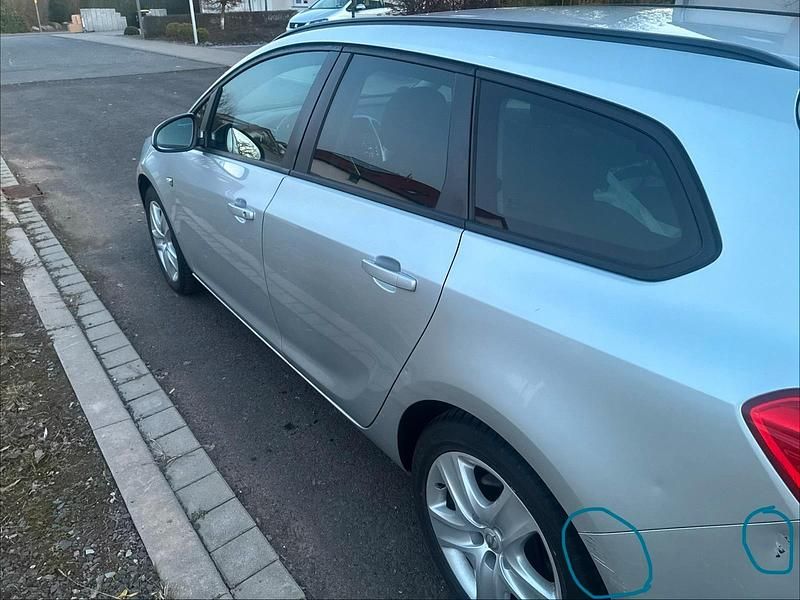 Gebraucht Opel Astra 110 PS (80 kW) 2012 Silber Kombi