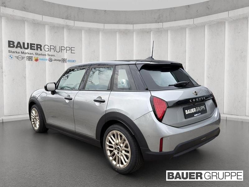 Gebraucht Mini Cooper Favoured 156 PS (114 kW) 2024 Silber Kleinwagen